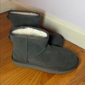 Grey ugg minis Koolaburra